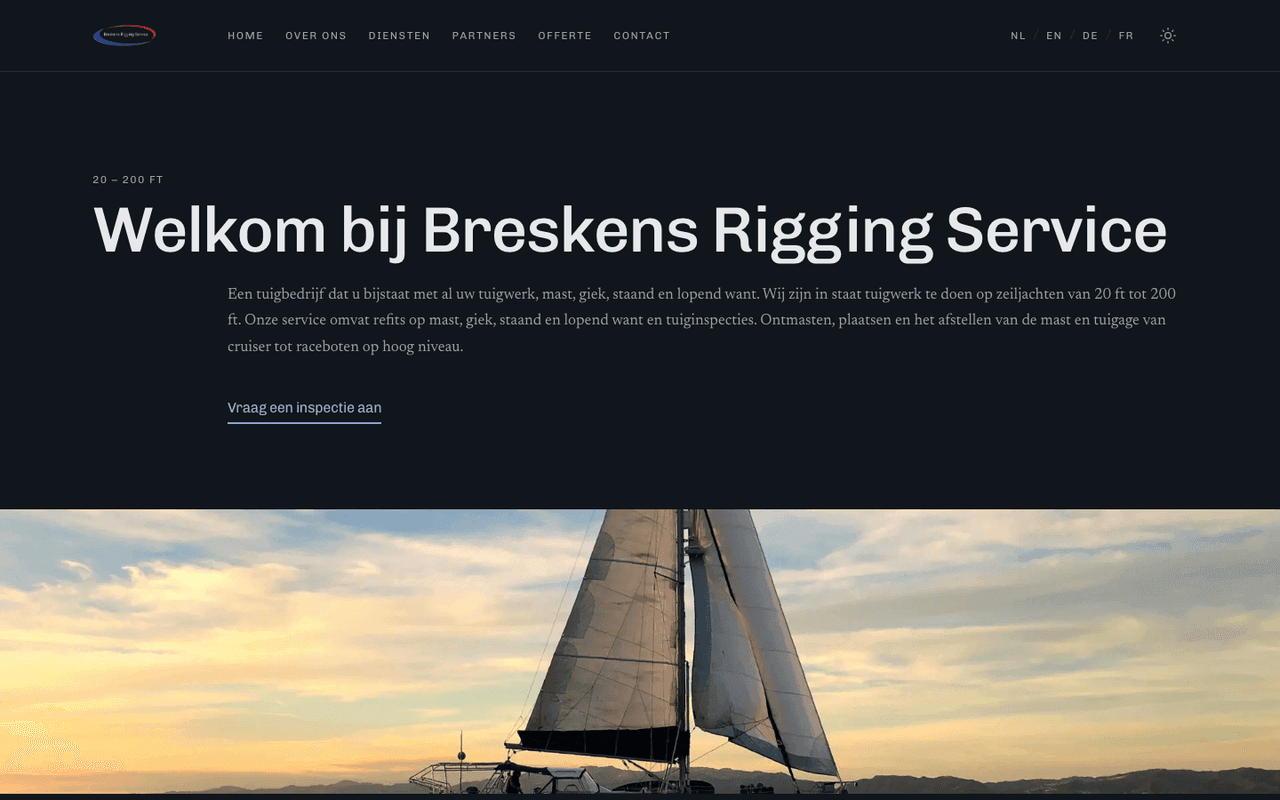 De homepage van breskensriggingservice.com op een laptop: de kop ‘Welkom bij Breskens Rigging Service’ boven een foto van een zeiljacht